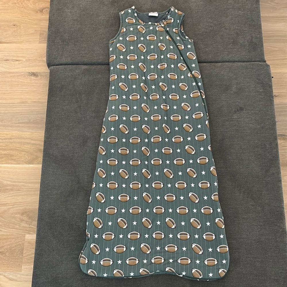 Bums & Roses Sleevless Sleep Sack 🏈